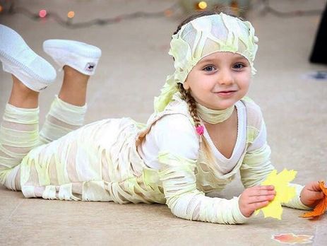 Трехлетняя дочь Навки и Пескова спела песню на китайском языке