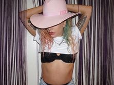 Леди Гага поделилась снимками в белье и без одежды. Фоторепортаж