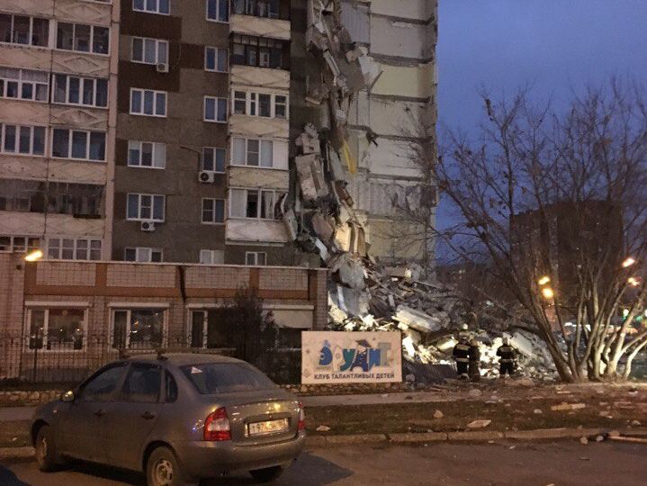 В Ижевске рухнул подъезд девятиэтажного жилого дома, есть пострадавшие