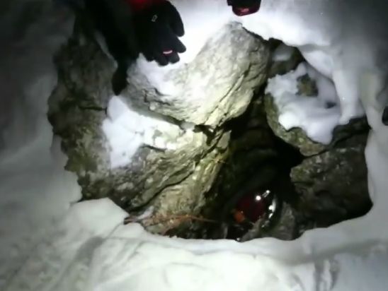 ﻿В Австрії врятували альпініста, який провів п'ять днів у 30-метровій прірві. Відео