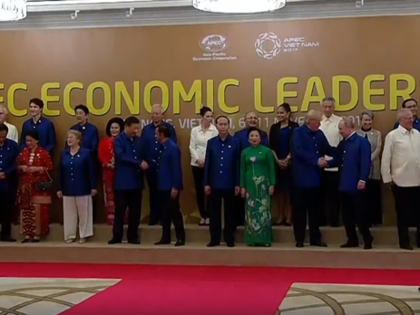 Путин и Трамп встретились и кратко пообщались на саммите во Вьетнаме