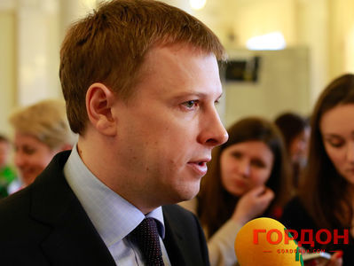 Виталий Хомутынник является сопредседателем депутатской группы "Партия "Відродження"