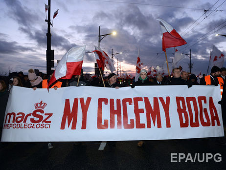 ﻿У Варшаві проходить приурочений до Дня незалежності Польщі марш націоналістів. Фоторепортаж