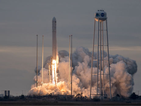 В США запустили ракету "Антарес"