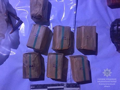 В Никополе полиция обнаружила автомобиль со взрывчаткой и боеприпасами