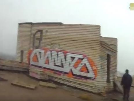 В Херсоне полицейские спасли самоубийцу, который чуть не упал в шахту лифта в недостройке. Видео