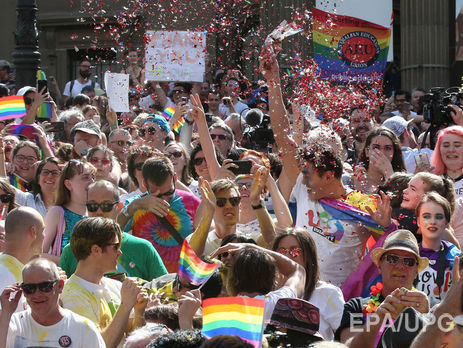 Австралийцы проголосовали за легализацию однополых браков