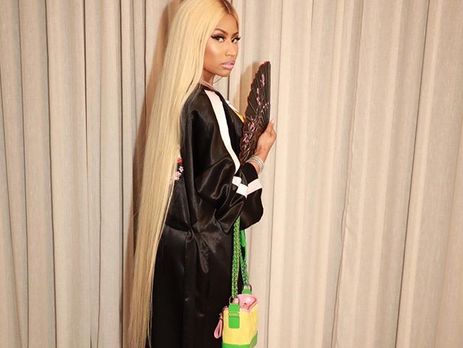 Минаж снялась топлес для обложки Paper