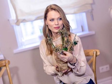 Фреймут пришла на родительское собрание в образе для бала в стиле 