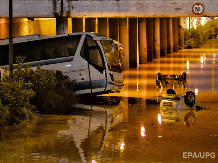 Количество жертв наводнения в Греции возросло до 16