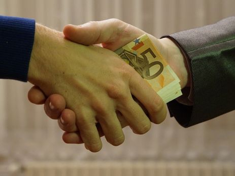 Почти каждый четвертый житель планеты давал взятки – доклад Transparency International