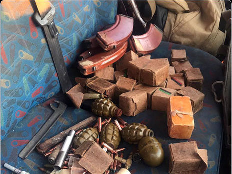 ﻿У Бахмуті поліція зупинила автомобіль із гранатами і набоями