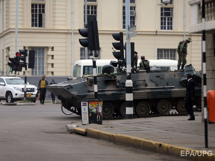 Военные Зимбабве заявили о "значительном прогрессе" в привлечении к ответственности преступников из окружения Мугабе