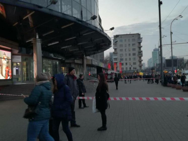 ﻿У Києві перевіряють інформацію про масове мінування ТРЦ, вокзалів і метро