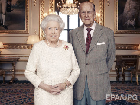 Королевский двор обнародовал портрет Елизаветы II с принцем Филиппом к 70-й годовщине свадьбы