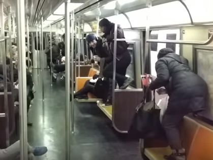 ﻿Щур улаштував переполох у метро Нью-Йорка. Відео