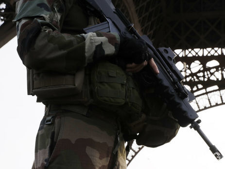 Во Франции полицейский убил троих человек и еще троих ранил, а затем совершил самоубийство