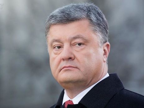 Порошенко заявил, что за последние три года военным, полицейским, сотрудникам СБУ, ГПСУ и Госспецслужбы транспорта вручили более 5 тыс. квартир