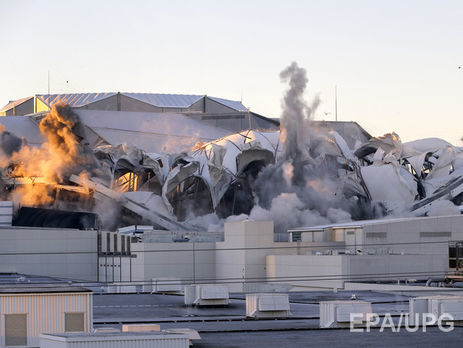 В Атланте при помощи мощного взрыва демонтировали один из крупнейших в США крытых футбольных стадионов. Видео