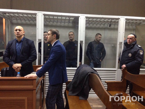 Суд продлил на два месяца арест для пяти экс-беркутовцев, обвиняемых в расстреле активистов на Майдане