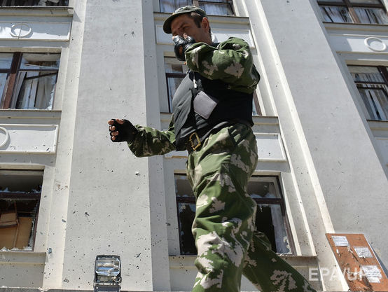 ﻿Озброєні люди захопили центр Луганська та ігнорують накази Плотницького – ЗМІ