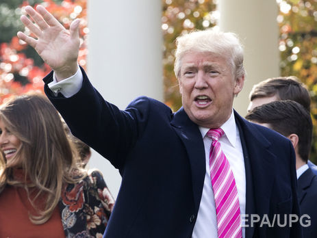 Трамп помиловал свою первую индейку. Видео