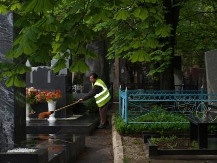 ﻿У Дніпрі заборонили встановлювати столи та огорожі на кладовищах