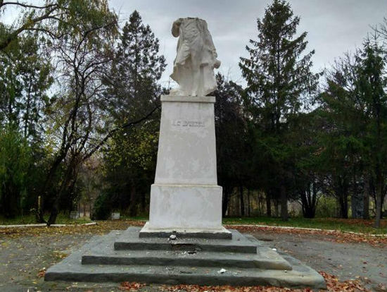 В Молдове обезглавили памятник Пушкину