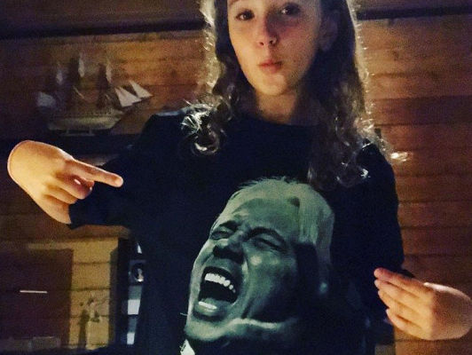 ﻿Молодша дочка Хворостовського після смерті батька записала відео з усмішками