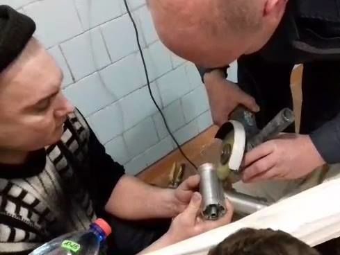 ﻿У Харківській області рятувальники звільнили руку дворічної дитини з м'ясорубки