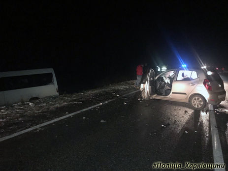 В результате столкновения авто с рейсовым автобусом в Харьковской области пострадало семь человек