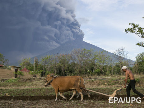 ﻿Аеропорт на Балі закрили через вулканічний попіл