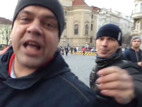 ﻿У Празі група росіян увірвалася в намет проукраїнських активістів із криками 