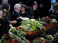 В Москве состоялась церемония прощания с Хворостовским. Фоторепортаж