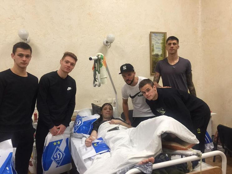 ﻿Футболісти "Динамо" відвідали поранених бійців АТО