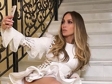 Лопес стала лицом Guess