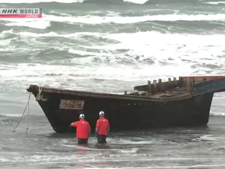 ﻿До берегів Японії прибило "човен-привид" з останками восьми осіб