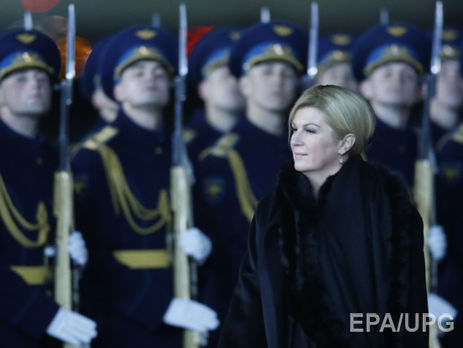 ﻿Президент Хорватії після звістки про генерала, який випив отруту в суді в Гаазі, перервала міжнародний візит