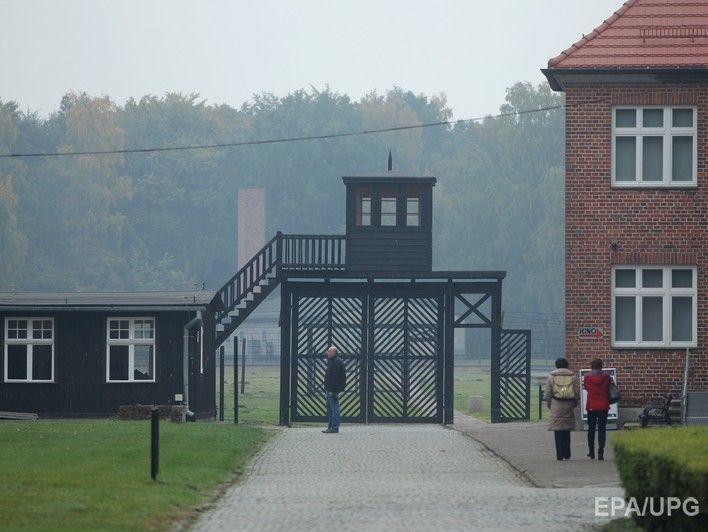 ﻿Єврейські організації засудили відеоперформанс із оголеними людьми, який зняли в газовій камері колишнього концтабору Штуттгоф