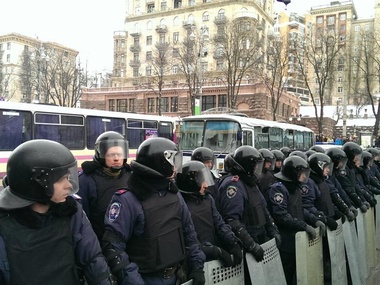 Спецназ окружает Евромайдан. Активисты готовятся к штурму. Онлайн-репортаж
