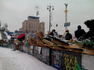 Оппозиция срочно созывает киевлян на Евромайдан. На площади собираются иностранные дипломаты