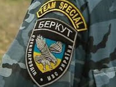 На Харьковщине гаишникам "помогают" вооруженные сотрудники ликвидированного спецподразделения "Беркут" 