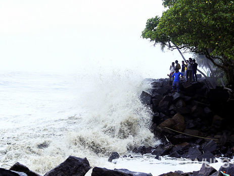 В результате шторма на Шри-Ланке погиб украинец – МИД