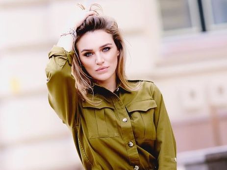  Дочь Добкина прошла по подиуму в прозрачном платье