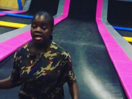 Приемная дочь Мадонны сделала сальто назад