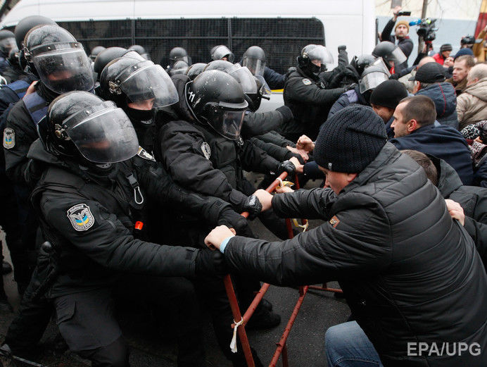 Полиция применила слезоточивый газ против сторонников Саакашвили