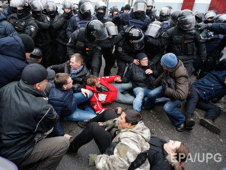 К медикам обратились четыре участника акции в защиту Саакашвили