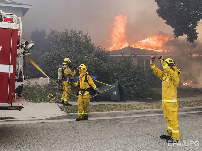 Из-за лесных пожаров в Калифорнии объявили чрезвычайное положение