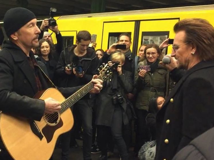 ﻿Група U2 виступила в берлінському метро. Відео
