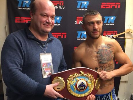 Ломаченко защитил пояс чемпиона, победив кубинского боксера Ригондо. Видео